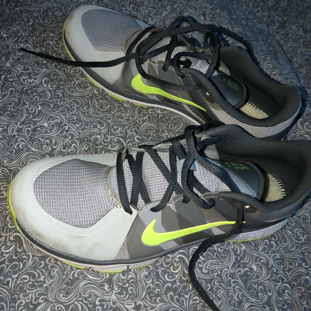 Nike Free Runs - Picture 2 of 4